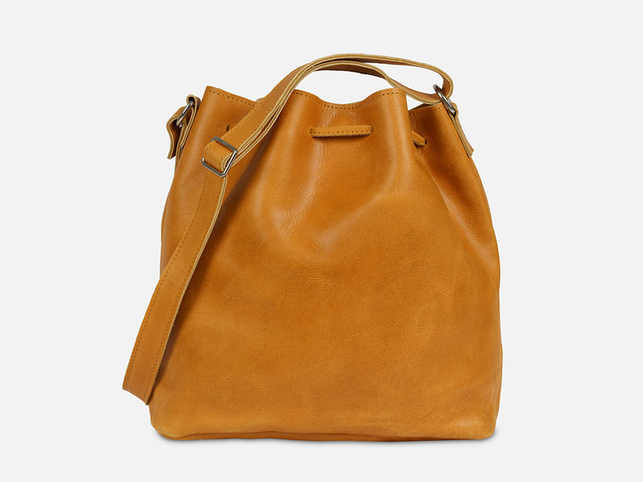 Bucket Bag aus Leder // Camel